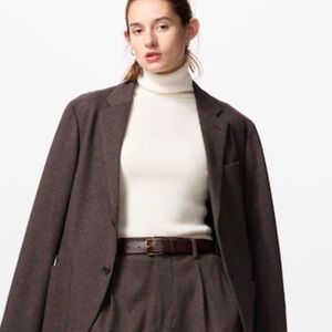 Uniqlo turtleneck off white size xs 100% wool